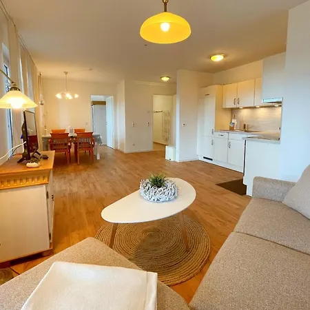 Bernsteinquartier Blaues Fenster *